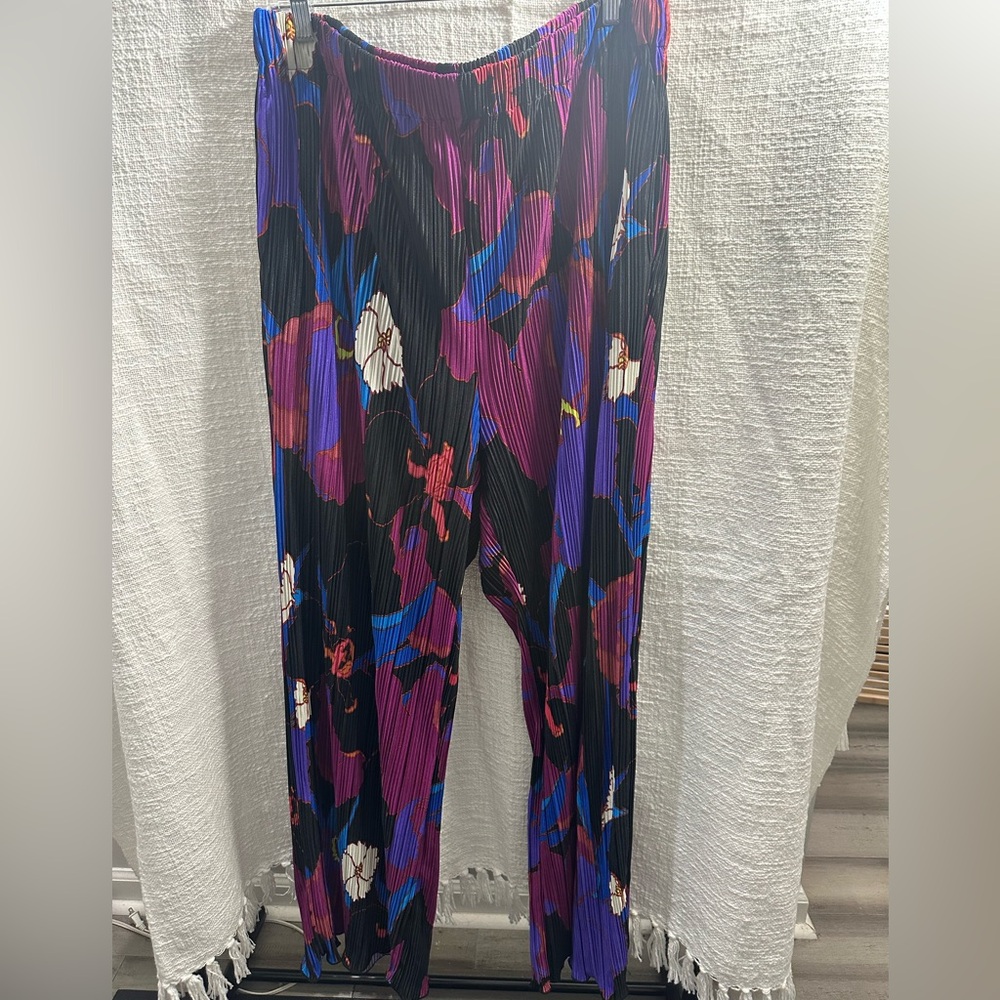 City Chic Black and Purple floral Wide Leg Pants - Picture 7 of 8